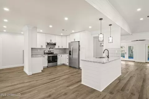 Kitchen - 5569 E Diamondhead Dr, Diamondhead, MS 39525 photo 1 of 4