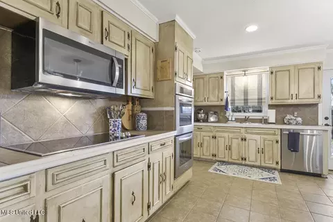 Kitchen - 4504 E Cheryl Dr, Jackson, MS 39211 photo 1 of 2