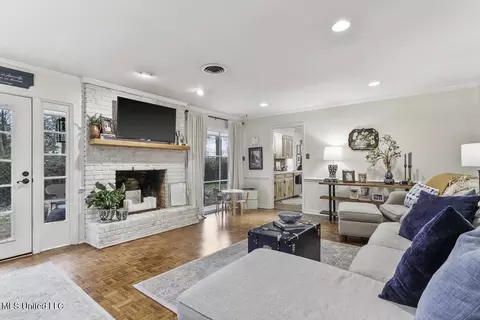 Living - 4504 E Cheryl Dr, Jackson, MS 39211 photo 3 of 3