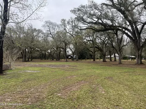 Lancair Drive, Picayune, MS 39466