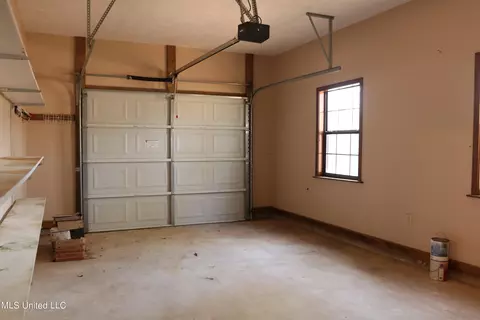 Exterior - 6313 Cedarwood Dr, Jackson, MS 39213 photo 5 of 8