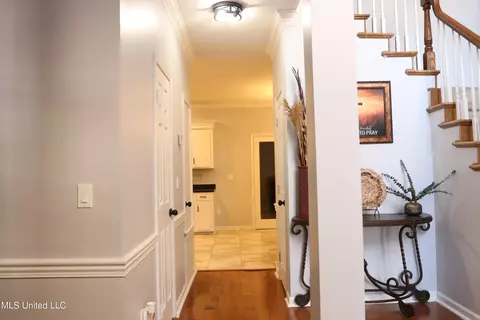 Entry Way - 6313 Cedarwood Dr, Jackson, MS 39213 photo 2 of 4