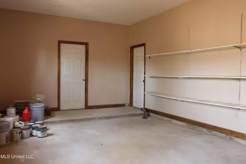 Exterior - 6313 Cedarwood Dr, Jackson, MS 39213 photo 6 of 8