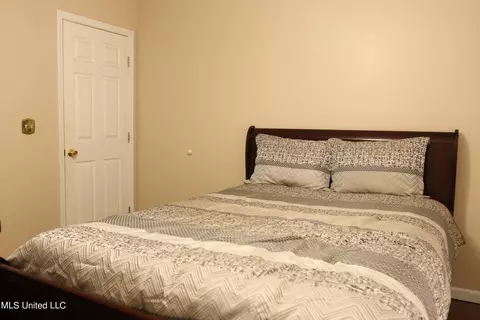 Bedroom - 6313 Cedarwood Dr, Jackson, MS 39213 photo 3 of 8
