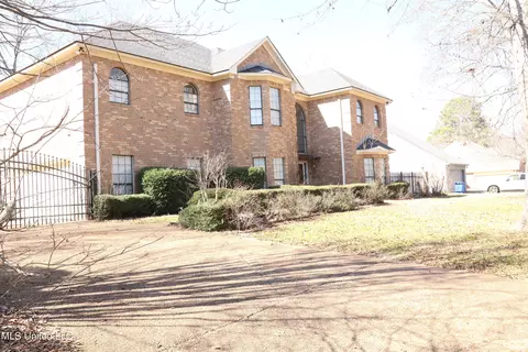 Exterior - 6313 Cedarwood Dr, Jackson, MS 39213 photo 3 of 8