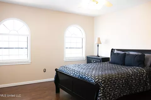 Bedroom - 6313 Cedarwood Dr, Jackson, MS 39213 photo 2 of 8