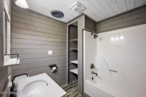 Bath - 12926 Springridge Rd, Terry, MS 39170 photo 5 of 5