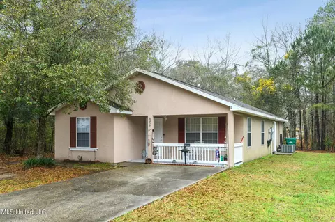 8459 Harrison St, Bay Saint Louis, MS 39520
