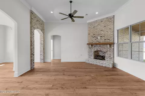 Living - 807 Trawler Cir, Brandon, MS 39047 photo 4 of 6