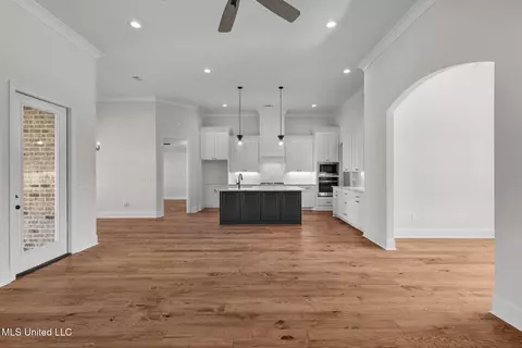 Living - 807 Trawler Cir, Brandon, MS 39047 photo 6 of 6