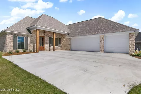 Exterior - 807 Trawler Cir, Brandon, MS 39047 photo 2 of 10