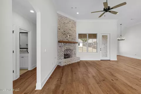 Living - 807 Trawler Cir, Brandon, MS 39047 photo 2 of 6