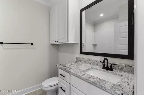 Bath - 807 Trawler Cir, Brandon, MS 39047 photo 9 of 10