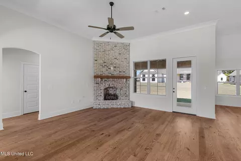 Living - 807 Trawler Cir, Brandon, MS 39047 photo 1 of 6