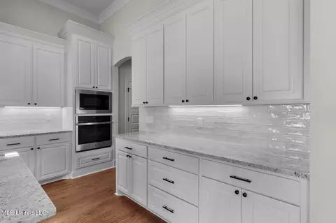 Kitchen - 807 Trawler Cir, Brandon, MS 39047 photo 3 of 3