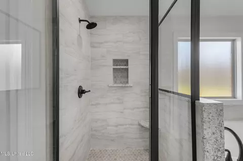Bath - 807 Trawler Cir, Brandon, MS 39047 photo 8 of 10