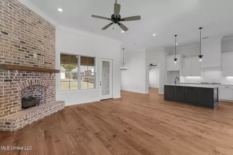 Living - 807 Trawler Cir, Brandon, MS 39047 photo 3 of 6