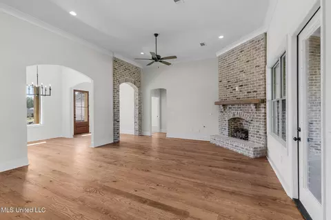 Living - 807 Trawler Cir, Brandon, MS 39047 photo 5 of 6