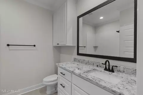 Bath - 807 Trawler Cir, Brandon, MS 39047 photo 1 of 10