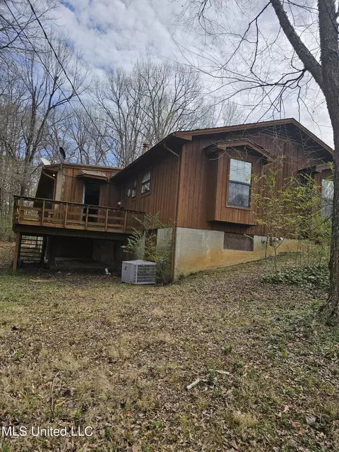 Exterior - 7922 Crescent Cir, Olive Branch, MS 38654 photo 5 of 8