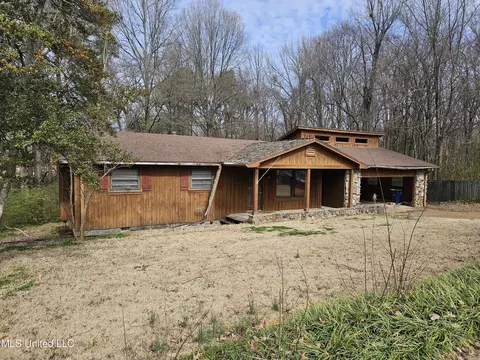 Exterior - 7922 Crescent Cir, Olive Branch, MS 38654 photo 6 of 8