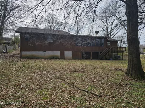 Exterior - 7922 Crescent Cir, Olive Branch, MS 38654 photo 3 of 8