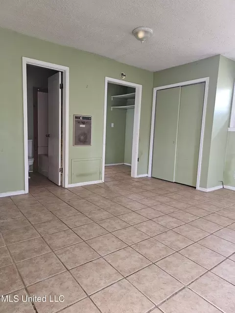Bedroom - 7922 Crescent Cir, Olive Branch, MS 38654 photo 1 of 4