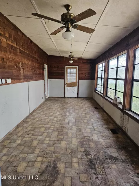 Exterior - 7922 Crescent Cir, Olive Branch, MS 38654 photo 2 of 8