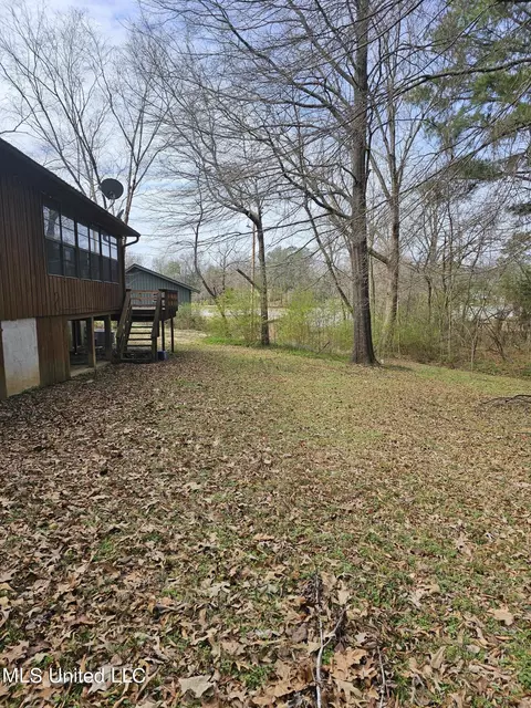 Exterior - 7922 Crescent Cir, Olive Branch, MS 38654 photo 4 of 8