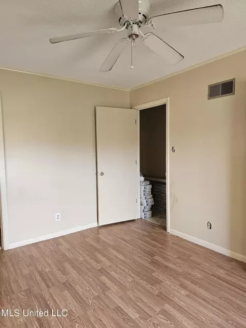 Bedroom - 7922 Crescent Cir, Olive Branch, MS 38654 photo 3 of 4