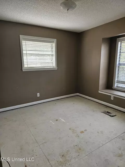 Other - 7922 Crescent Cir, Olive Branch, MS 38654 photo 10 of 12