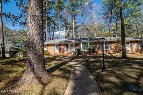 1662 Pine Ridge Pl, Jackson, MS 39211