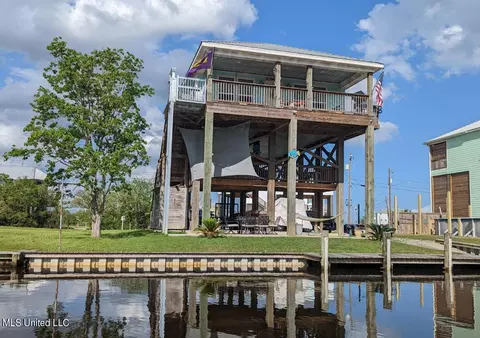11164 Tahiti St, Bay Saint Louis, MS 39520