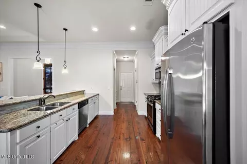 Kitchen - 145 Falls Xing, Madison, MS 39110 photo 4 of 5