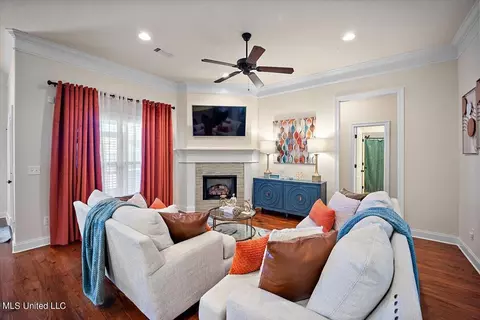 Living - 145 Falls Xing, Madison, MS 39110 photo 2 of 5