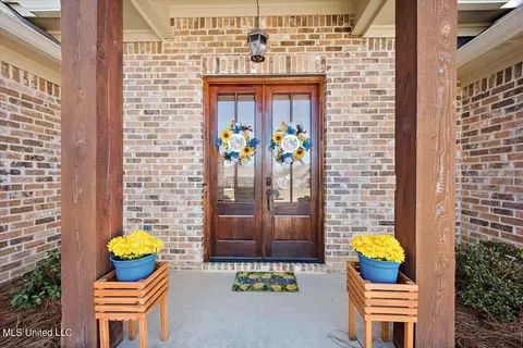 Entry Way - 145 Falls Xing, Madison, MS 39110 photo 1 of 2