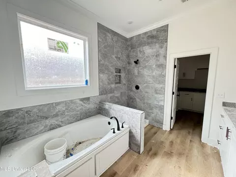 Bath - 161 Cornerstone Dr, Brandon, MS 39042 photo 1 of 4