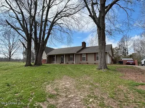 105 Davis Rd Cv, Terry, MS 39170