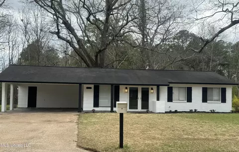 1123 Woodville Dr, Jackson, MS 39212