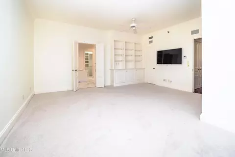 Living - 1200 Meadowbrook Rd #18, Jackson, MS 39206 photo 7 of 7