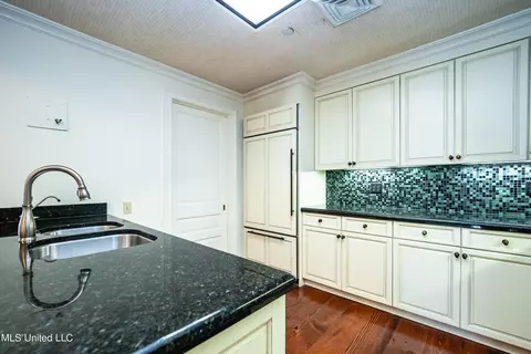 Kitchen - 1200 Meadowbrook Rd #18, Jackson, MS 39206 photo 2 of 2