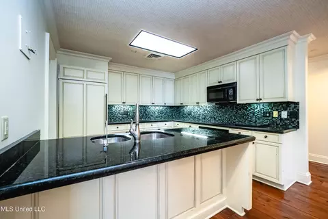 Kitchen - 1200 Meadowbrook Rd #18, Jackson, MS 39206 photo 1 of 2