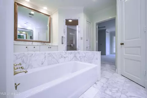 Bath - 1200 Meadowbrook Rd #18, Jackson, MS 39206 photo 6 of 6