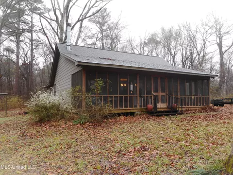 647 Liverpool Rd, Yazoo City, MS 39194
