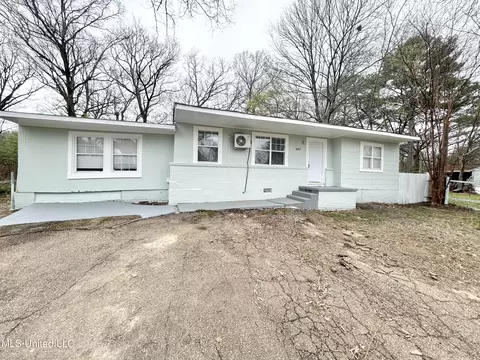 1051 Combs St, Jackson, MS 39204