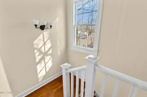 Entry Way - 1722 Linden Pl, Jackson, MS 39202 photo 4 of 5
