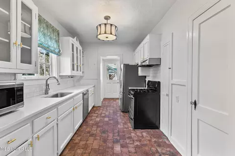 Kitchen - 1722 Linden Pl, Jackson, MS 39202 photo 3 of 6