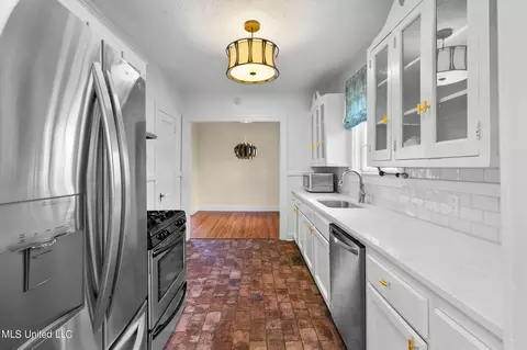 Kitchen - 1722 Linden Pl, Jackson, MS 39202 photo 5 of 6