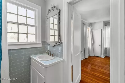 Bath - 1722 Linden Pl, Jackson, MS 39202 photo 4 of 4