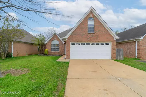 8396 Cross Pointe Dr, Olive Branch, MS 38654